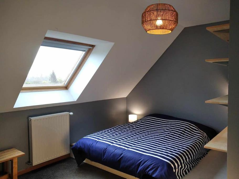 L Etablissement Gold Beach Propose 1 Hebergement , Maison 80M2 Avec Terrain 500M2, Parking Prive A 4 Min Du Port Artificiel D Arromanches, Services Accueil Personnalise, Lits Faits, Serviettes, Menage, Netflix, Wifi Ryes Exterior photo