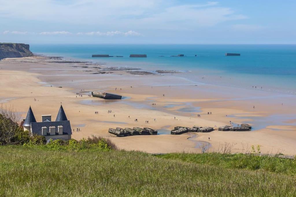 L Etablissement Gold Beach Propose 1 Hebergement , Maison 80M2 Avec Terrain 500M2, Parking Prive A 4 Min Du Port Artificiel D Arromanches, Services Accueil Personnalise, Lits Faits, Serviettes, Menage, Netflix, Wifi Ryes Exterior photo