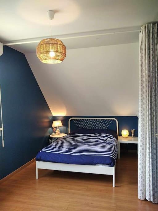 L Etablissement Gold Beach Propose 1 Hebergement , Maison 80M2 Avec Terrain 500M2, Parking Prive A 4 Min Du Port Artificiel D Arromanches, Services Accueil Personnalise, Lits Faits, Serviettes, Menage, Netflix, Wifi Ryes Exterior photo
